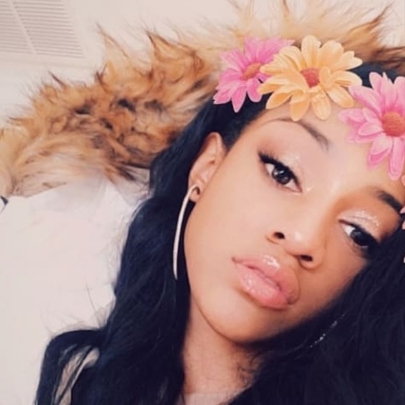 Meet your Posher, Skylar Warren - Picture 1 of 8